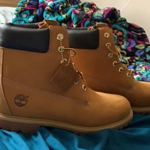 Women’s 10 size timberland boots